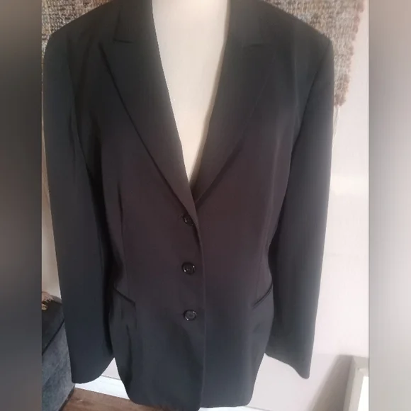 Tahari Women's 3 Button Black Long Blazer Jacket Size 12 EUC - Picture 2 of 7
